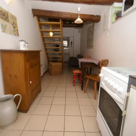 In Near Vineyards, Cleaning Included Apartman