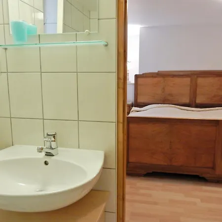 In Near Vineyards, Cleaning Included Apartman